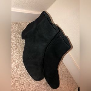Clarks low shaft heel booties